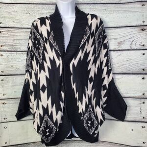 Maurices Women’s Aztec Print Cocoon Cardigan Sweater Size 3 (Plus) Black White
